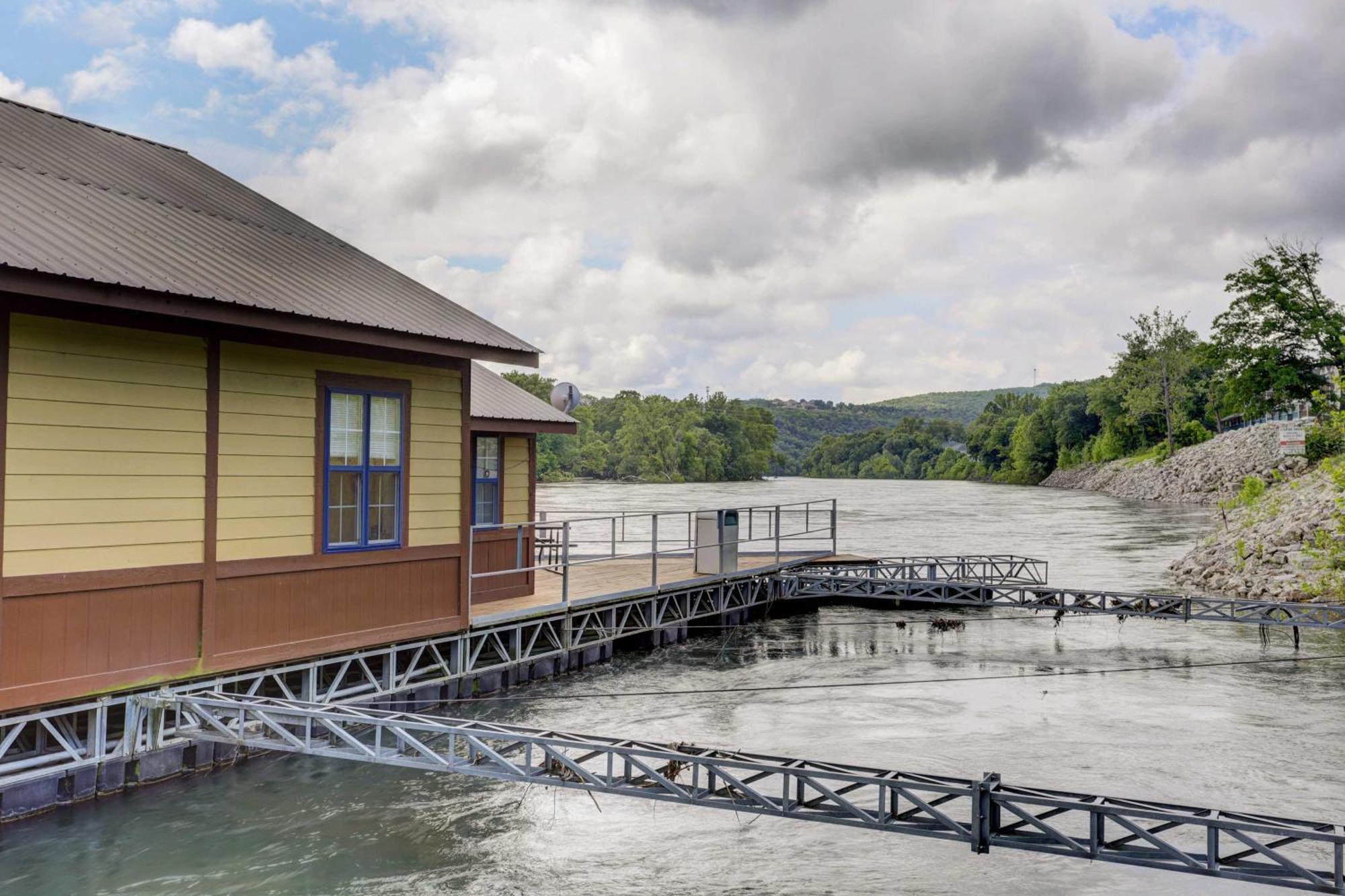 Updated Lake Taneycomo Condo With Screened Porch! Брэнсон Экстерьер фото